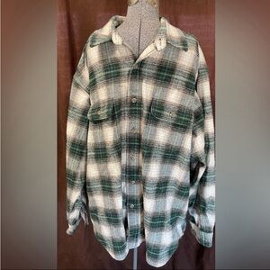 Vintage - Field & Stream Button Up Flannel Shirt Men's X-Large Green White Plaid